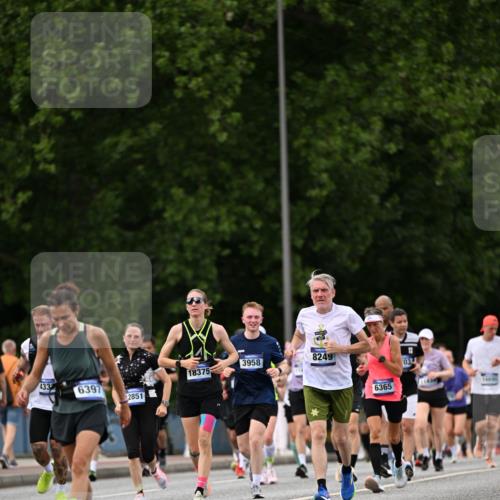 29.06.2025 - hella hamburg halbmarathon Dr. Thomas Lammeyer http://msf.ph/oto/8325316 29.06.2025 10:39:29 Kennedybrücke 1417, 1497, 1821, 1849, 2198, 2265, 2787, 3170, 3409, 3958, 4333, 4564, 4696, 4703, 5027, 5793, 6335, 6365, 6379, 6397, 6471, 6571, 6746, 6803, 6859, 7020, 7386, 7733, 8249, 8296, 9342, 9803, 10335, 10358, 10360, 10393, 10464, 11320 meine-sportfotos.de