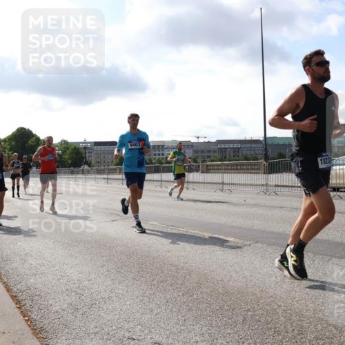 29.06.2025 - hella hamburg halbmarathon Lena Gebhardt http://msf.ph/oto/8325319 29.06.2025 09:48:30 Lombardsbrücke 13483, 9403, 18237, 1290, 1385, 1505, 1710, 1743, 2262, 2399, 2714, 2767, 3480, 3547, 3959, 4359, 4381, 4860, 5091, 5307, 5315, 5554, 5709, 6684, 6829, 6990, 6993, 7152, 7154, 7884, 8362, 8571, 8933, 9403, 10404, 10793, 10852, 10900, 11202, 11227, 11620, 11929, 12044, 12051, 12290, 12488, 12514, 12916, 13483, 13595, 13940, 13975, 14875, 14908, 15015, 15415, 15701, 15931, 15959, 16119, 16158 meine-sportfotos.de