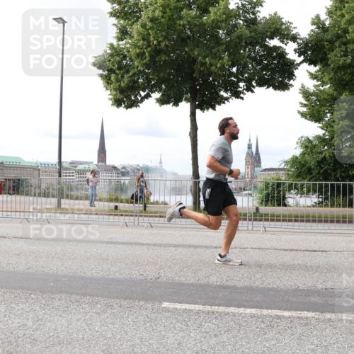 29.06.2025 - hella hamburg halbmarathon Lena Gebhardt http://msf.ph/oto/8325321 29.06.2025 10:23:15 Lombardsbrücke 1029, 1048, 1362, 1853, 2766, 2925, 3029, 3034, 4190, 4266, 4728, 4793, 5629, 6502, 6578, 6784, 6785, 6849, 7029, 7266, 7820, 7891, 8687, 8688, 8716, 8918, 8920, 9133, 9301, 9877, 9913, 10205, 10739, 11798, 11879, 12025, 12073, 12190, 12265, 12874, 13560, 13921, 14041, 14265, 14338, 14510, 14512, 14525, 14821, 15709, 16185, 16416, 16558, 17013, 17099, 17207, 17299, 17719 meine-sportfotos.de