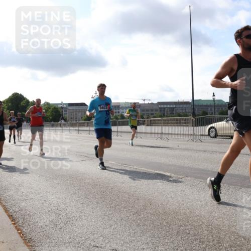 29.06.2025 - hella hamburg halbmarathon Lena Gebhardt http://msf.ph/oto/8325329 29.06.2025 09:48:30 Lombardsbrücke 13483, 9403, 18237, 1290, 1385, 1505, 1710, 1743, 2262, 2399, 2714, 2767, 3480, 3547, 3959, 4359, 4381, 4860, 5091, 5307, 5315, 5554, 5709, 6684, 6829, 6990, 6993, 7152, 7154, 7884, 8362, 8571, 8933, 9403, 10404, 10793, 10852, 10900, 11202, 11227, 11620, 11929, 12044, 12051, 12290, 12488, 12514, 12916, 13483, 13595, 13940, 13975, 14875, 14908, 15015, 15415, 15701, 15931, 15959, 16119, 16158 meine-sportfotos.de