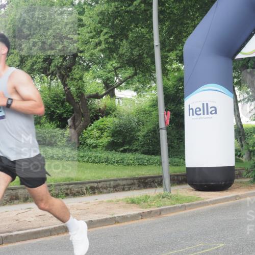 29.06.2025 - hella hamburg halbmarathon KatJ http://msf.ph/oto/8325357 29.06.2025 10:16:58 Zwischen KM18-KM19  meine-sportfotos.de