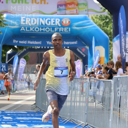 29.06.2025 - hella hamburg halbmarathon Strokosch-Dieckow http://msf.ph/oto/8325361 29.06.2025 10:02:55 Ziel 7, 9 meine-sportfotos.de