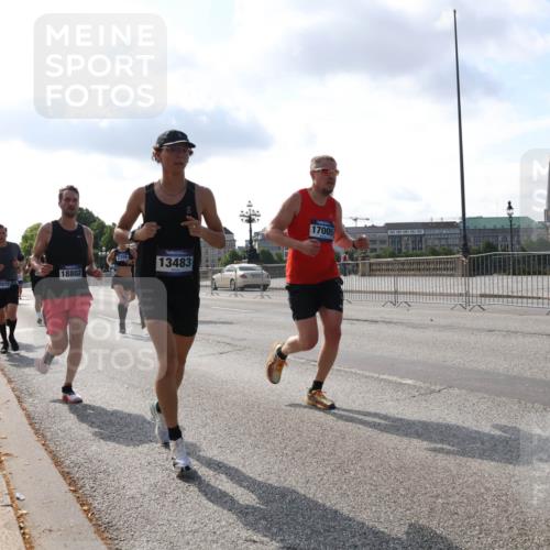 29.06.2025 - hella hamburg halbmarathon Lena Gebhardt http://msf.ph/oto/8325416 29.06.2025 09:48:31 Lombardsbrücke 13975, 18802, 2399, 13483, 17005, 1915, 1290, 1385, 1505, 1710, 1743, 2262, 2399, 2714, 2767, 3480, 3547, 3959, 4359, 4381, 4860, 5091, 5307, 5315, 5554, 5709, 6684, 6829, 6990, 6993, 7152, 7154, 7884, 8362, 8571, 8933, 9403, 10190, 10404, 10793, 10852, 10900, 11202, 11227, 11620, 11929, 12044, 12051, 12290, 12488, 12514, 12916, 13483, 13595, 13940, 13975, 14875, 14908, 15015, 15415, 15701, 15931, 15959, 16119, 16158 meine-sportfotos.de