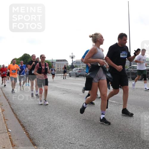 29.06.2025 - hella hamburg halbmarathon Lena Gebhardt http://msf.ph/oto/8325446 29.06.2025 10:37:41 Lombardsbrücke 2640, 6243, 16582, 2472, 1022, 1276, 1337, 1475, 1578, 1799, 1819, 1985, 2016, 2199, 2486, 2640, 2853, 3230, 3246, 3633, 4097, 4347, 5139, 5146, 5171, 5186, 5522, 5560, 5790, 5875, 5940, 6243, 6362, 6697, 6821, 6955, 7085, 7124, 7235, 7244, 7321, 7350, 7544, 7696, 7777, 7823, 8811, 8843, 8985, 9247, 9288, 9524, 9895, 10159, 10506, 10836, 11087, 11543, 12123, 12254, 12472, 12824, 16680, 17798 meine-sportfotos.de