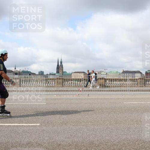 29.06.2025 - hella hamburg halbmarathon Lena Gebhardt http://msf.ph/oto/8325459 29.06.2025 09:08:12 Lombardsbrücke 227 meine-sportfotos.de