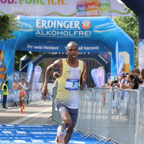 29.06.2025 - hella hamburg halbmarathon Strokosch-Dieckow http://msf.ph/oto/8325479 29.06.2025 10:02:55 Ziel 7, 9 meine-sportfotos.de