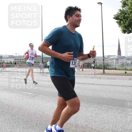 29.06.2025 - hella hamburg halbmarathon Lena Gebhardt http://msf.ph/oto/8325508 29.06.2025 10:23:17 Lombardsbrücke 11798, 135, 1048, 1362, 1853, 2925, 3029, 3034, 4190, 4266, 4391, 4728, 4793, 5406, 5629, 6502, 6578, 6784, 6785, 6849, 7029, 7266, 7820, 7891, 8687, 8688, 8716, 8918, 8920, 9133, 9301, 9877, 9913, 10205, 10739, 11798, 11879, 12025, 12073, 12190, 12265, 12874, 13560, 13921, 14041, 14265, 14338, 14510, 14512, 14525, 14821, 15709, 16185, 16251, 16416, 16558, 17013, 17099, 17199, 17207, 17299, 17719 meine-sportfotos.de