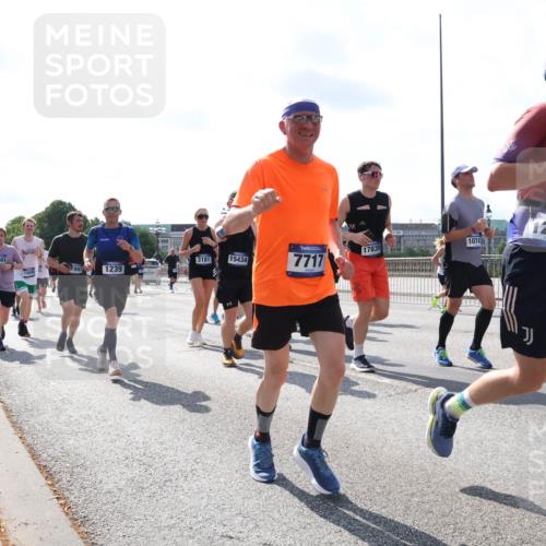 29.06.2025 - hella hamburg halbmarathon Lena Gebhardt http://msf.ph/oto/8325530 29.06.2025 10:00:13 Lombardsbrücke 13993, 3181, 15434, 7717, 1239, 15695, 17839, 1074, 264, 107, 1006, 1019, 1125, 1180, 1239, 1264, 1526, 1544, 1681, 1834, 1914, 2027, 2086, 2099, 2159, 2346, 2348, 2364, 2426, 2447, 2582, 2584, 2606, 2652, 2676, 2677, 2730, 2910, 2982, 3042, 3177, 3181, 3319, 3400, 3794, 3836, 3861, 3898, 4013, 4231, 4419, 4579, 4594, 4632, 4767, 4772, 4796, 4813, 4940, 4945, 5015, 5134, 5272, 5277, 5341, 5643, 5728, 6082, 6084, 6104, 6174, 6201, 6202, 6220, 6260, 6462, 6470, 6581, 6587 meine-sportfotos.de