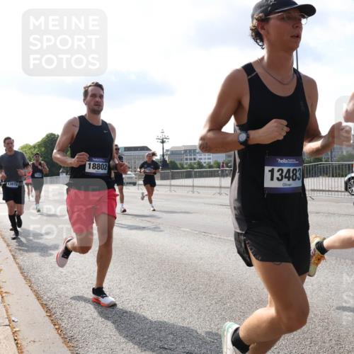 29.06.2025 - hella hamburg halbmarathon Lena Gebhardt http://msf.ph/oto/8325536 29.06.2025 09:48:32 Lombardsbrücke 13975, 18802, 13483, 1290, 1385, 1505, 1710, 1743, 2262, 2399, 2714, 2767, 3480, 3547, 3959, 4359, 4381, 4860, 5091, 5307, 5315, 5554, 5709, 6684, 6829, 6990, 6993, 7152, 7154, 7884, 8121, 8571, 8933, 9403, 10190, 10404, 10793, 10852, 11202, 11227, 11620, 11929, 12044, 12051, 12290, 12488, 12514, 12916, 13483, 13595, 13940, 13975, 14875, 14908, 15015, 15701, 15931, 15959, 16119, 16158 meine-sportfotos.de