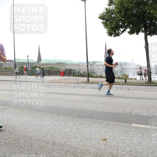 29.06.2025 - hella hamburg halbmarathon Lena Gebhardt http://msf.ph/oto/8325553 29.06.2025 10:47:22 Lombardsbrücke 17015, 1073, 1185, 1286, 1434, 1463, 1523, 1593, 1607, 1704, 1961, 2148, 2211, 2327, 2407, 2537, 2555, 2556, 2665, 2882, 2981, 2994, 3339, 4037, 4184, 4239, 4325, 4423, 4483, 4806, 4895, 4974, 4975, 5111, 5114, 5621, 5622, 5796, 5895, 5953, 6255, 6256, 6485, 6496, 6879, 6995, 7073, 7403, 7430, 7431, 7630, 7631, 7970, 8105, 8131, 8270, 8486, 8550, 8684, 8706, 8915, 8953, 8967, 9018, 9687, 11351, 11458, 11730, 11738 meine-sportfotos.de