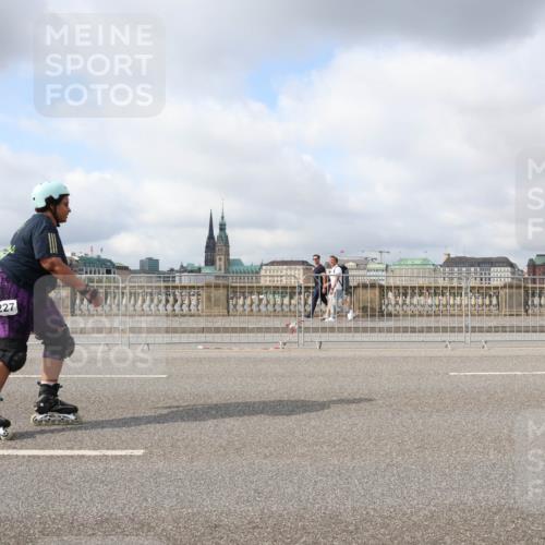 29.06.2025 - hella hamburg halbmarathon Lena Gebhardt http://msf.ph/oto/8325609 29.06.2025 09:08:12 Lombardsbrücke 227 meine-sportfotos.de