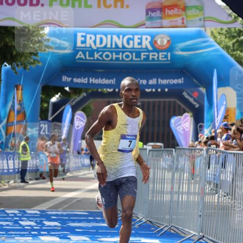 29.06.2025 - hella hamburg halbmarathon Strokosch-Dieckow http://msf.ph/oto/8325615 29.06.2025 10:02:55 Ziel 7, 9 meine-sportfotos.de