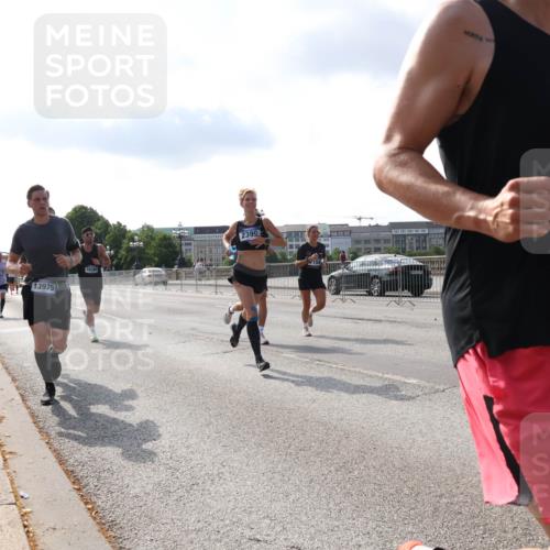 29.06.2025 - hella hamburg halbmarathon Lena Gebhardt http://msf.ph/oto/8325633 29.06.2025 09:48:33 Lombardsbrücke 13975, 18384, 2399, 1880, 1290, 1385, 1505, 1710, 1743, 2262, 2399, 2714, 2767, 3480, 3547, 3959, 4359, 4381, 4860, 5091, 5307, 5315, 5554, 5709, 6684, 6829, 6993, 7152, 7154, 7884, 8121, 8571, 8933, 9403, 10190, 10404, 10793, 10852, 11202, 11227, 11620, 11929, 12044, 12051, 12488, 12514, 12916, 13483, 13595, 13940, 13975, 14875, 14908, 15015, 15701, 15931, 15959, 16119, 16158 meine-sportfotos.de