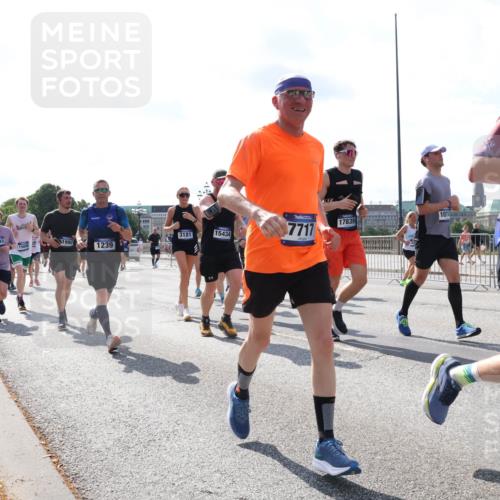 29.06.2025 - hella hamburg halbmarathon Lena Gebhardt http://msf.ph/oto/8325636 29.06.2025 10:00:13 Lombardsbrücke 15695, 3181, 1992, 1239, 15434, 7717, 17839, 1074, 264, 1075, 1006, 1019, 1125, 1180, 1239, 1264, 1526, 1544, 1681, 1834, 1914, 2027, 2086, 2099, 2159, 2346, 2348, 2364, 2426, 2447, 2582, 2584, 2606, 2652, 2676, 2677, 2730, 2910, 2982, 3042, 3177, 3181, 3319, 3400, 3794, 3836, 3861, 3898, 4013, 4231, 4419, 4579, 4594, 4632, 4767, 4772, 4796, 4813, 4940, 4945, 5015, 5134, 5272, 5277, 5341, 5643, 5728, 6082, 6084, 6104, 6174, 6201, 6202, 6220, 6260, 6462, 6470, 6581, 6587 meine-sportfotos.de