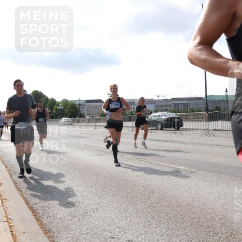 29.06.2025 - hella hamburg halbmarathon Lena Gebhardt http://msf.ph/oto/8325651 29.06.2025 09:48:33 Lombardsbrücke 13975, 2399, 18, 1290, 1385, 1505, 1710, 1743, 2262, 2399, 2714, 2767, 3480, 3547, 3959, 4359, 4381, 4860, 5091, 5307, 5315, 5554, 5709, 6684, 6829, 6993, 7152, 7154, 7884, 8121, 8571, 8933, 9403, 10190, 10404, 10793, 10852, 11202, 11227, 11620, 11929, 12044, 12051, 12488, 12514, 12916, 13483, 13595, 13940, 13975, 14875, 14908, 15015, 15701, 15931, 15959, 16119, 16158 meine-sportfotos.de