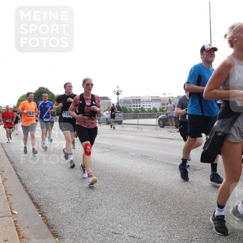 29.06.2025 - hella hamburg halbmarathon Lena Gebhardt http://msf.ph/oto/8325662 29.06.2025 10:37:42 Lombardsbrücke 2640, 6243, 1735, 16582, 1022, 1276, 1337, 1475, 1578, 1799, 1819, 1985, 2016, 2199, 2486, 2640, 2853, 3230, 3246, 3633, 4097, 5139, 5146, 5171, 5186, 5522, 5560, 5790, 5875, 5940, 6243, 6362, 6697, 6821, 6955, 7085, 7124, 7235, 7244, 7321, 7350, 7544, 7696, 7777, 7823, 8811, 8843, 8985, 9247, 9288, 9524, 9895, 10159, 10506, 10836, 11087, 11543, 12123, 12254, 12472, 12824, 16680, 17798 meine-sportfotos.de