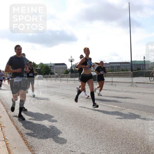 29.06.2025 - hella hamburg halbmarathon Lena Gebhardt http://msf.ph/oto/8325663 29.06.2025 09:48:33 Lombardsbrücke 13975, 23, 99, 1290, 1385, 1505, 1710, 1743, 2262, 2399, 2714, 2767, 3480, 3547, 3959, 4359, 4381, 4860, 5091, 5307, 5315, 5554, 5709, 6684, 6829, 6993, 7152, 7154, 7884, 8121, 8571, 8933, 9403, 10190, 10404, 10793, 10852, 11202, 11227, 11620, 11929, 12044, 12051, 12488, 12514, 12916, 13483, 13595, 13940, 13975, 14875, 14908, 15015, 15701, 15931, 15959, 16119, 16158 meine-sportfotos.de