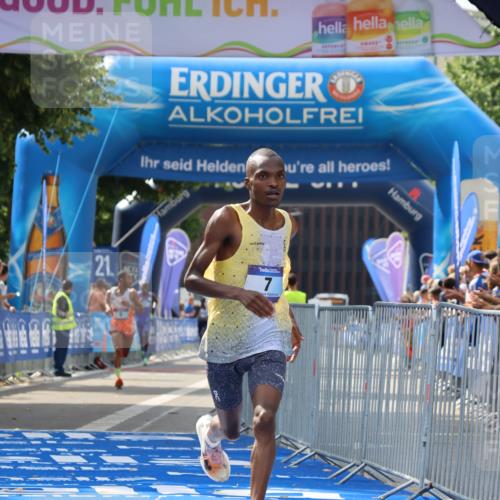 29.06.2025 - hella hamburg halbmarathon Strokosch-Dieckow http://msf.ph/oto/8325666 29.06.2025 10:02:55 Ziel 7, 9 meine-sportfotos.de