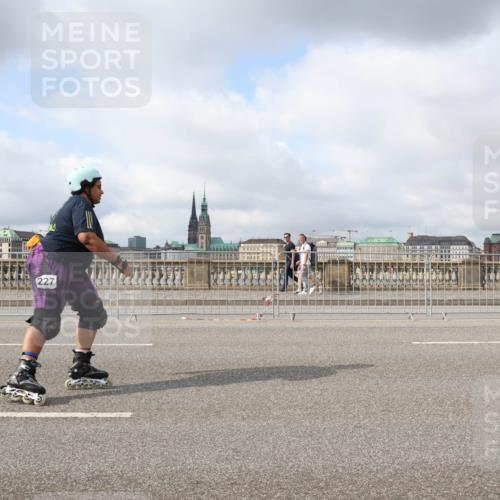 29.06.2025 - hella hamburg halbmarathon Lena Gebhardt http://msf.ph/oto/8325763 29.06.2025 09:08:12 Lombardsbrücke 227 meine-sportfotos.de