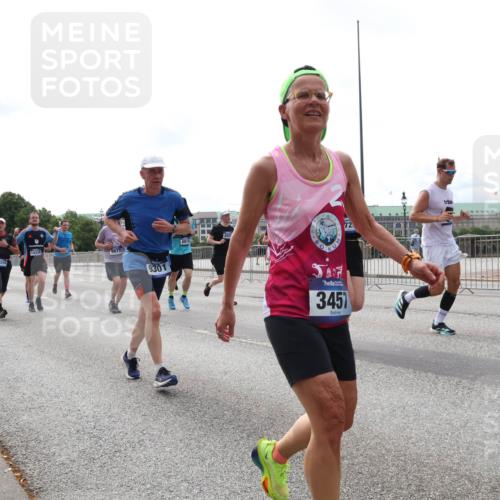 29.06.2025 - hella hamburg halbmarathon Lena Gebhardt http://msf.ph/oto/8325789 29.06.2025 10:23:21 Lombardsbrücke 2766, 16958, 9877, 72, 9301, 3451, 1048, 1304, 1362, 1853, 2925, 3029, 3034, 4190, 4266, 4391, 4728, 4793, 5160, 5406, 6502, 6578, 6784, 6785, 6849, 7029, 7266, 7820, 7891, 8687, 8688, 8716, 8918, 8920, 9133, 9301, 9877, 9913, 10205, 10739, 11300, 11798, 11879, 12025, 12073, 12190, 12265, 12874, 13560, 14041, 14265, 14338, 14510, 14512, 14821, 15709, 16185, 16251, 16416, 16558, 17013, 17099, 17199, 17207, 17299, 17719 meine-sportfotos.de