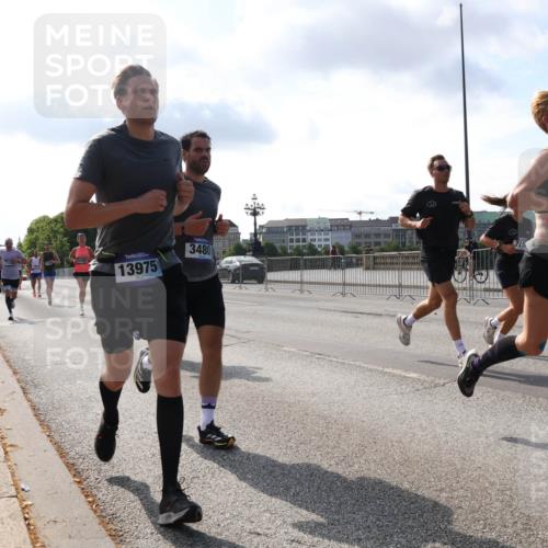 29.06.2025 - hella hamburg halbmarathon Lena Gebhardt http://msf.ph/oto/8325810 29.06.2025 09:48:34 Lombardsbrücke 13975, 3480, 715, 239, 1290, 1385, 1505, 1710, 1743, 2262, 2399, 2714, 2767, 3480, 3547, 3959, 4359, 4381, 4860, 5091, 5307, 5315, 5554, 5709, 6684, 6829, 6993, 7152, 7154, 7884, 8121, 8571, 8933, 9403, 9643, 10190, 10404, 10793, 10852, 11202, 11227, 11620, 11929, 12044, 12051, 12488, 12514, 12916, 13483, 13595, 13940, 13975, 14875, 14908, 15015, 15701, 15931, 15959, 16119, 16158 meine-sportfotos.de