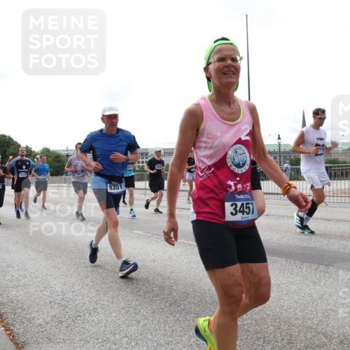 29.06.2025 - hella hamburg halbmarathon Lena Gebhardt http://msf.ph/oto/8325826 29.06.2025 10:23:21 Lombardsbrücke 2766, 16558, 9877, 14338, 9301, 8920, 3451, 719, 1048, 1304, 1362, 1853, 2925, 3029, 3034, 4190, 4266, 4391, 4728, 4793, 5160, 5406, 6502, 6578, 6784, 6785, 6849, 7029, 7266, 7820, 7891, 8687, 8688, 8716, 8918, 8920, 9133, 9301, 9877, 9913, 10205, 10739, 11300, 11798, 11879, 12025, 12073, 12190, 12265, 12874, 13560, 14041, 14265, 14338, 14510, 14512, 14821, 15709, 16185, 16251, 16416, 16558, 17013, 17099, 17199, 17207, 17299, 17719 meine-sportfotos.de