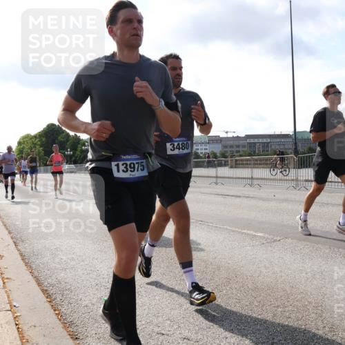 29.06.2025 - hella hamburg halbmarathon Lena Gebhardt http://msf.ph/oto/8325839 29.06.2025 09:48:34 Lombardsbrücke 13975, 3480, 1290, 1385, 1505, 1710, 1743, 2262, 2399, 2714, 2767, 3480, 3547, 3959, 4359, 4381, 4860, 5091, 5307, 5315, 5554, 5709, 6684, 6829, 6993, 7152, 7154, 7884, 8121, 8571, 8933, 9403, 9643, 10190, 10404, 10793, 10852, 11202, 11227, 11620, 11929, 12044, 12051, 12488, 12514, 12916, 13483, 13595, 13940, 13975, 14875, 14908, 15015, 15701, 15931, 15959, 16119, 16158 meine-sportfotos.de