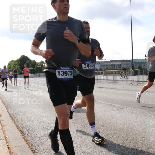 29.06.2025 - hella hamburg halbmarathon Lena Gebhardt http://msf.ph/oto/8325872 29.06.2025 09:48:34 Lombardsbrücke 13975, 3480, 1290, 1385, 1505, 1710, 1743, 2262, 2399, 2714, 2767, 3480, 3547, 3959, 4359, 4381, 4860, 5091, 5307, 5315, 5554, 5709, 6684, 6829, 6993, 7152, 7154, 7884, 8121, 8571, 8933, 9403, 9643, 10190, 10404, 10793, 10852, 11202, 11227, 11620, 11929, 12044, 12051, 12488, 12514, 12916, 13483, 13595, 13940, 13975, 14875, 14908, 15015, 15701, 15931, 15959, 16119, 16158 meine-sportfotos.de