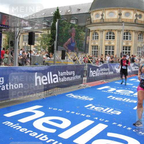 29.06.2025 - hella hamburg halbmarathon Michael Strokosch http://msf.ph/oto/8325889 29.06.2025 10:48:48 Ziel 1094, 1884, 1892, 2442, 9482, 11519, 12533, 14511, 15384, 16653, 17007, 17127 meine-sportfotos.de