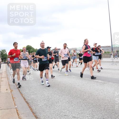 29.06.2025 - hella hamburg halbmarathon Lena Gebhardt http://msf.ph/oto/8325892 29.06.2025 10:57:44 Lombardsbrücke 18992, 16319, 1425, 13, 18583, 17023, 15288, 15033, 14944, 17783, 1123, 1242, 1248, 1265, 1388, 1643, 2015, 2041, 2451, 2567, 2900, 3191, 3195, 3385, 3388, 3433, 3644, 3750, 3936, 3954, 4059, 4086, 4106, 4180, 4197, 4429, 4521, 4830, 5117, 5316, 5632, 5736, 5738, 6316, 6337, 6827, 6857, 6916, 7172, 7193, 7556, 7720, 7728, 8035, 8159, 8287, 8386, 8474, 8540, 8552, 8708, 8713, 8773, 8851, 8853, 8873, 9059, 9110, 9233, 9318, 9394, 9398, 9436, 9496, 9613 meine-sportfotos.de