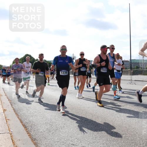 29.06.2025 - hella hamburg halbmarathon Lena Gebhardt http://msf.ph/oto/8325893 29.06.2025 10:00:14 Lombardsbrücke 13993, 15695, 11992, 1239, 162, 3181, 15434, 17839, 1006, 1019, 1125, 1180, 1239, 1264, 1526, 1544, 1681, 1834, 1914, 2027, 2086, 2099, 2159, 2346, 2348, 2364, 2426, 2447, 2582, 2584, 2606, 2652, 2676, 2677, 2730, 2910, 2982, 3042, 3177, 3181, 3319, 3400, 3794, 3836, 3861, 3898, 4013, 4231, 4419, 4579, 4594, 4632, 4767, 4772, 4796, 4813, 4940, 4945, 5015, 5134, 5272, 5277, 5341, 5643, 5728, 6082, 6084, 6104, 6174, 6201, 6202, 6220, 6260, 6462, 6470, 6581, 6587 meine-sportfotos.de