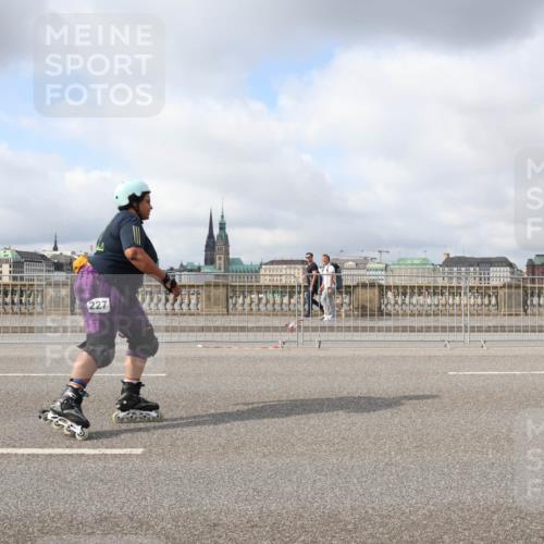 29.06.2025 - hella hamburg halbmarathon Lena Gebhardt http://msf.ph/oto/8325910 29.06.2025 09:08:12 Lombardsbrücke 227 meine-sportfotos.de
