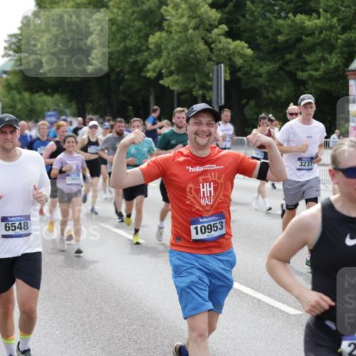 29.06.2025 - hella hamburg halbmarathon Jannik Wohlers http://msf.ph/oto/8325950 29.06.2025 10:39:48 Lombardsbrücke 1018, 1037, 1058, 1291, 1691, 2019, 2109, 2254, 2515, 2572, 2866, 2888, 3237, 3295, 3515, 3607, 3808, 4173, 4271, 4471, 4756, 5113, 5263, 5351, 5352, 5877, 5901, 6097, 6463, 6548, 6673, 6750, 6866, 6876, 6890, 6920, 7108, 7174, 7675, 7850, 8815, 9187, 9195, 9495, 10474, 10806, 10818, 10953, 11176, 11188, 11244, 11653, 11717, 11970, 11973, 12364, 12444, 12501, 12760, 13005, 13069, 13290, 13410, 13466, 13577, 13651, 14851, 15549, 15927, 16681, 17318 meine-sportfotos.de
