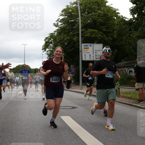 29.06.2025 - hella hamburg halbmarathon Yannick Fuchs http://msf.ph/oto/8325965 29.06.2025 10:51:30 20KM 1200, 1239, 1563, 1715, 1719, 1972, 2236, 2606, 2652, 2806, 3141, 3575, 4261, 4579, 5015, 5134, 5391, 5457, 5458, 6281, 6302, 6720, 6892, 7159, 7833, 8744, 9450, 10383, 10408, 12144, 12509, 12773, 12774, 13376, 13664, 14737, 14951, 15090, 15189, 15220, 15229, 15349, 15664, 16418, 16517, 17455, 17543, 17758, 18508 meine-sportfotos.de