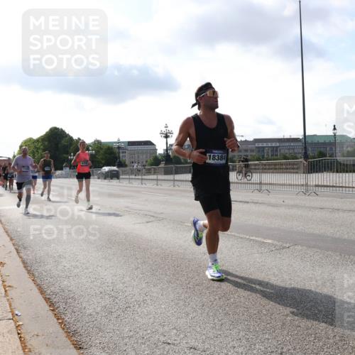 29.06.2025 - hella hamburg halbmarathon Lena Gebhardt http://msf.ph/oto/8325967 29.06.2025 09:48:35 Lombardsbrücke 15303, 18384, 1042, 1290, 1385, 1505, 1710, 1743, 2262, 2399, 2767, 3480, 3547, 3959, 4359, 4381, 4860, 5003, 5091, 5307, 5315, 5554, 5709, 6684, 6829, 6993, 7152, 7154, 7884, 8121, 8571, 8933, 9403, 9643, 10190, 10404, 10793, 10852, 11202, 11227, 11620, 11929, 12044, 12051, 12488, 12514, 12916, 13483, 13595, 13940, 13975, 14875, 14908, 15931, 15959, 16119 meine-sportfotos.de