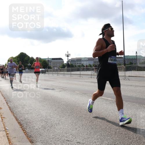 29.06.2025 - hella hamburg halbmarathon Lena Gebhardt http://msf.ph/oto/8325992 29.06.2025 09:48:35 Lombardsbrücke 18384, 1042, 1290, 1385, 1505, 1710, 1743, 2262, 2399, 2767, 3480, 3547, 3959, 4359, 4381, 4860, 5003, 5091, 5307, 5315, 5554, 5709, 6684, 6829, 6993, 7152, 7154, 7884, 8121, 8571, 8933, 9403, 9643, 10190, 10404, 10793, 10852, 11202, 11227, 11620, 11929, 12044, 12051, 12488, 12514, 12916, 13483, 13595, 13940, 13975, 14875, 14908, 15931, 15959, 16119 meine-sportfotos.de