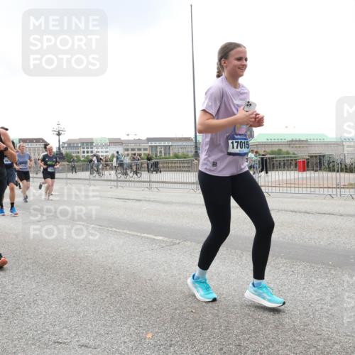 29.06.2025 - hella hamburg halbmarathon Lena Gebhardt http://msf.ph/oto/8325994 29.06.2025 10:47:22 Lombardsbrücke 10772, 381, 13430, 13431, 17015, 1073, 1185, 1286, 1434, 1463, 1523, 1593, 1607, 1704, 1961, 2148, 2211, 2327, 2407, 2537, 2555, 2556, 2665, 2882, 2981, 2994, 3339, 4037, 4184, 4239, 4325, 4423, 4483, 4806, 4895, 4974, 4975, 5111, 5114, 5621, 5622, 5796, 5895, 5953, 6255, 6256, 6485, 6496, 6879, 6995, 7073, 7403, 7430, 7431, 7630, 7631, 7970, 8105, 8131, 8270, 8486, 8550, 8684, 8706, 8915, 8953, 8967, 9018, 9687, 11351, 11458, 11730, 11738 meine-sportfotos.de