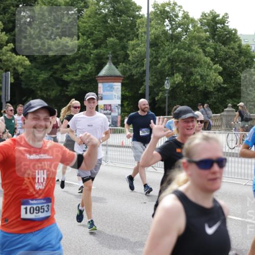 29.06.2025 - hella hamburg halbmarathon Jannik Wohlers http://msf.ph/oto/8325995 29.06.2025 10:39:49 Lombardsbrücke 1018, 1037, 1291, 1691, 2019, 2109, 2254, 2515, 2572, 2866, 2888, 3237, 3295, 3515, 3607, 3808, 3810, 4173, 4271, 4471, 4756, 5113, 5263, 5351, 5352, 5877, 5901, 5975, 6097, 6463, 6548, 6673, 6750, 6866, 6876, 6890, 6920, 7108, 7174, 7675, 7850, 8815, 9187, 9495, 10474, 10806, 10818, 10953, 11176, 11188, 11244, 11653, 11717, 11970, 11973, 12364, 12444, 12501, 12760, 13005, 13069, 13290, 13410, 13466, 13577, 13651, 14851, 15549, 15927, 16681, 17318 meine-sportfotos.de