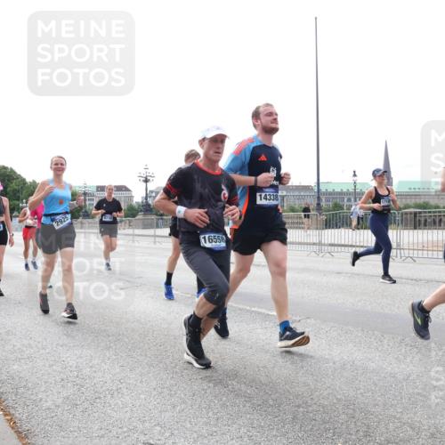 29.06.2025 - hella hamburg halbmarathon Lena Gebhardt http://msf.ph/oto/8326022 29.06.2025 10:23:24 Lombardsbrücke 2766, 2925, 8716, 16558, 14338, 1710, 987, 1048, 1304, 1362, 1853, 2925, 3029, 3034, 4190, 4266, 4391, 4646, 4728, 4793, 5160, 5406, 6502, 6578, 6747, 6784, 6785, 6849, 7029, 7266, 7820, 7891, 8687, 8688, 8716, 8918, 8920, 9133, 9301, 9715, 9877, 9913, 10205, 10739, 11300, 11793, 11798, 11879, 12025, 12073, 12265, 12874, 13560, 14041, 14265, 14338, 14510, 14512, 14821, 15709, 16185, 16251, 16416, 16558, 17013, 17099, 17199, 17207, 17299, 17719 meine-sportfotos.de
