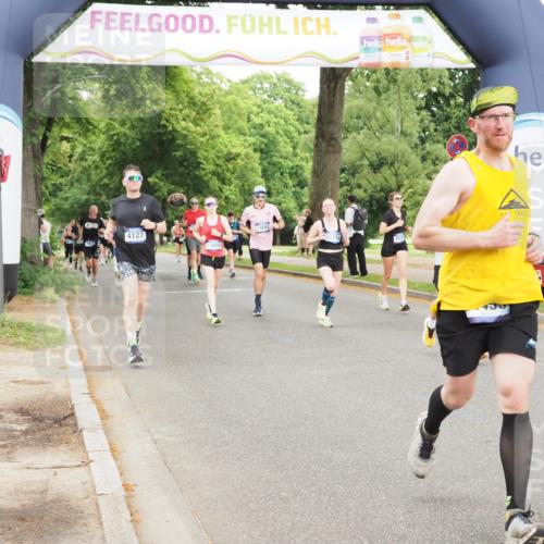 29.06.2025 - hella hamburg halbmarathon MichiJ http://msf.ph/oto/8326040 29.06.2025 10:37:45 Zwischen KM18-KM19 1094, 1321, 1507, 4033, 4127, 4816, 5115, 6662, 8813, 10189, 11356, 11455, 12733, 13008, 13282, 15392, 15966, 16242, 16806, 16843, 16887, 17247, 18499 meine-sportfotos.de