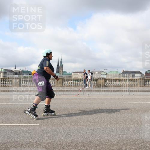 29.06.2025 - hella hamburg halbmarathon Lena Gebhardt http://msf.ph/oto/8326059 29.06.2025 09:08:12 Lombardsbrücke 227 meine-sportfotos.de