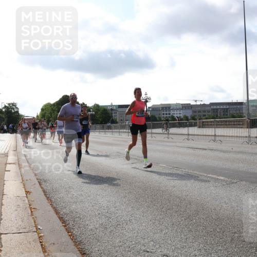 29.06.2025 - hella hamburg halbmarathon Lena Gebhardt http://msf.ph/oto/8326068 29.06.2025 09:48:36 Lombardsbrücke 5303, 18259, 1042, 1290, 1385, 1505, 1710, 1743, 2262, 2399, 2767, 3480, 3547, 3959, 4359, 4381, 4860, 5003, 5091, 5307, 5315, 5554, 5709, 6684, 6829, 6993, 7152, 7154, 7884, 8121, 8571, 8933, 9403, 9643, 10190, 10404, 10793, 10852, 11620, 11929, 12044, 12051, 12488, 12514, 12916, 13483, 13595, 13940, 13975, 14875, 14908, 15931, 15959, 16119 meine-sportfotos.de