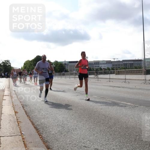 29.06.2025 - hella hamburg halbmarathon Lena Gebhardt http://msf.ph/oto/8326096 29.06.2025 09:48:36 Lombardsbrücke 15303, 18259, 1042, 1290, 1385, 1505, 1710, 1743, 2262, 2399, 2767, 3480, 3547, 3959, 4359, 4381, 4860, 5003, 5091, 5307, 5315, 5554, 5709, 6684, 6829, 6993, 7152, 7154, 7884, 8121, 8571, 8933, 9403, 9643, 10190, 10404, 10793, 10852, 11620, 11929, 12044, 12051, 12488, 12514, 12916, 13483, 13595, 13940, 13975, 14875, 14908, 15931, 15959, 16119 meine-sportfotos.de