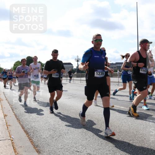 29.06.2025 - hella hamburg halbmarathon Lena Gebhardt http://msf.ph/oto/8326103 29.06.2025 10:00:14 Lombardsbrücke 993, 15695, 11992, 1239, 12, 127, 15434, 1006, 1019, 1125, 1180, 1239, 1264, 1526, 1544, 1681, 1834, 1914, 2027, 2086, 2099, 2159, 2346, 2348, 2364, 2426, 2447, 2582, 2584, 2606, 2652, 2676, 2677, 2730, 2910, 2982, 3042, 3177, 3181, 3319, 3400, 3794, 3836, 3861, 3898, 4013, 4231, 4419, 4579, 4594, 4632, 4767, 4772, 4796, 4813, 4940, 4945, 5015, 5134, 5272, 5277, 5341, 5643, 5728, 6082, 6084, 6104, 6174, 6201, 6202, 6220, 6260, 6462, 6470, 6581, 6587 meine-sportfotos.de