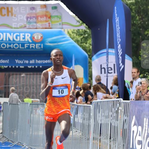 29.06.2025 - hella hamburg halbmarathon Strokosch-Dieckow http://msf.ph/oto/8326124 29.06.2025 10:02:44 Ziel 10 meine-sportfotos.de