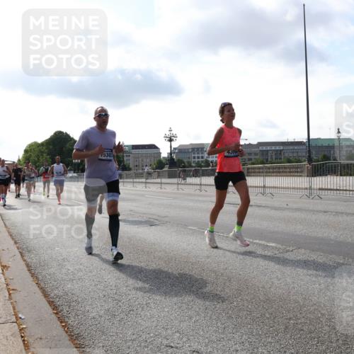 29.06.2025 - hella hamburg halbmarathon Lena Gebhardt http://msf.ph/oto/8326136 29.06.2025 09:48:37 Lombardsbrücke 15303, 1042, 1290, 1385, 1505, 1710, 1743, 2262, 2399, 2767, 3480, 3547, 3959, 4359, 4381, 4860, 5003, 5307, 5315, 5554, 5709, 6684, 6829, 6993, 7152, 7154, 7884, 8121, 8571, 8933, 9403, 9643, 10190, 10404, 10738, 10793, 10852, 11620, 11929, 12044, 12051, 12488, 12514, 12916, 13483, 13595, 13940, 13975, 14875, 14908, 15931, 15959, 16119 meine-sportfotos.de