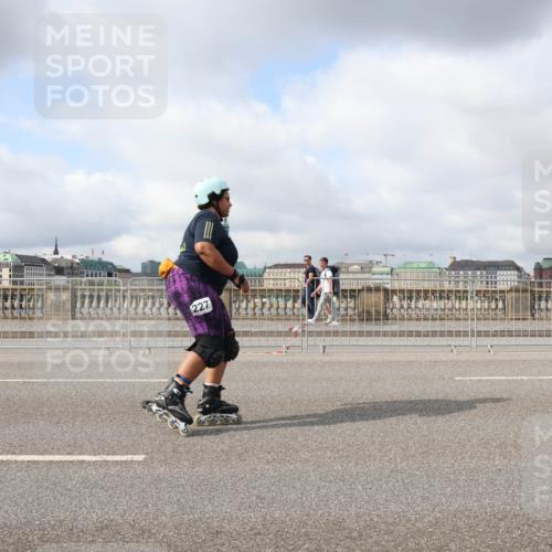 29.06.2025 - hella hamburg halbmarathon Lena Gebhardt http://msf.ph/oto/8326138 29.06.2025 09:08:12 Lombardsbrücke 227 meine-sportfotos.de