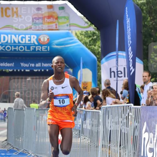 29.06.2025 - hella hamburg halbmarathon Strokosch-Dieckow http://msf.ph/oto/8326164 29.06.2025 10:02:43 Ziel 10 meine-sportfotos.de