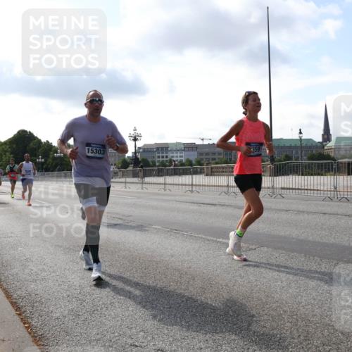 29.06.2025 - hella hamburg halbmarathon Lena Gebhardt http://msf.ph/oto/8326178 29.06.2025 09:48:37 Lombardsbrücke 15303, 359, 1042, 1290, 1385, 1505, 1710, 1743, 2262, 2399, 2767, 3480, 3547, 3959, 4359, 4381, 4860, 5003, 5307, 5315, 5554, 5709, 6684, 6829, 6993, 7152, 7154, 7884, 8121, 8571, 8933, 9403, 9643, 10190, 10404, 10738, 10793, 10852, 11620, 11929, 12044, 12051, 12488, 12514, 12916, 13483, 13595, 13940, 13975, 14875, 14908, 15931, 15959, 16119 meine-sportfotos.de