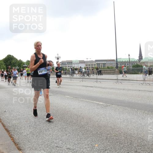 29.06.2025 - hella hamburg halbmarathon Lena Gebhardt http://msf.ph/oto/8326192 29.06.2025 10:47:23 Lombardsbrücke 10772, 13431, 170, 1045, 1073, 1185, 1286, 1434, 1463, 1523, 1593, 1607, 1704, 1961, 2148, 2211, 2327, 2407, 2537, 2555, 2556, 2665, 2882, 2981, 2994, 3339, 4037, 4184, 4239, 4325, 4423, 4483, 4806, 4895, 4974, 4975, 5111, 5114, 5621, 5622, 5796, 5895, 5953, 6255, 6256, 6485, 6496, 6879, 6995, 7073, 7403, 7430, 7431, 7630, 7631, 7970, 8105, 8131, 8270, 8486, 8550, 8684, 8706, 8915, 8953, 8967, 9018, 9687, 10991, 11351, 11458, 11730, 11738, 11802 meine-sportfotos.de